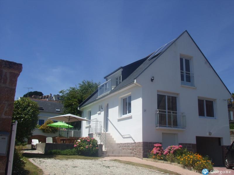 Photo n°1 de :Maison avec jardin et vue sur mer